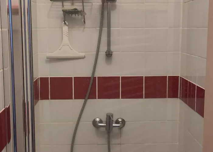 - Studette Independante Zola