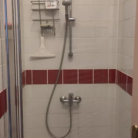 - Studette Independante Zola